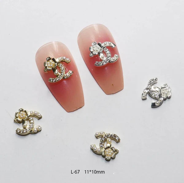 2 pcs Luxury Brand Nail Charms Unique Style Alloy Heart Zircon Luxury Jewelry For Manicure Nail Art Decoration Accessories